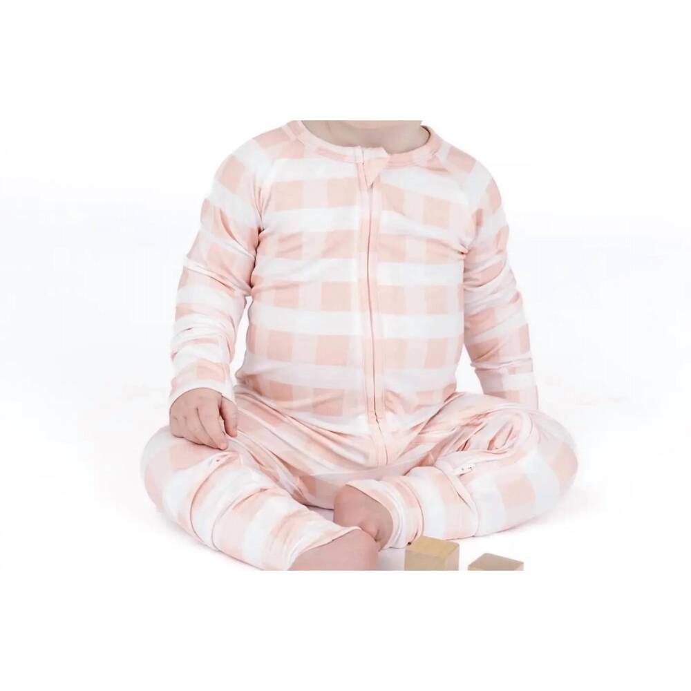 NEW EMERSON AND FRIENDS gingham bamboo convertible footie romper in pink